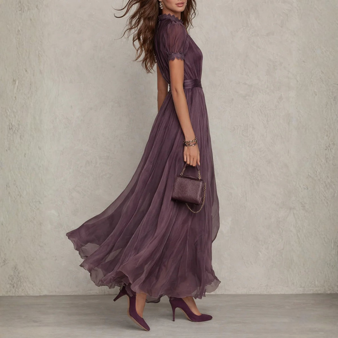 Celeste | Elegancka sukienka maxi z koronkowym wykończeniem
