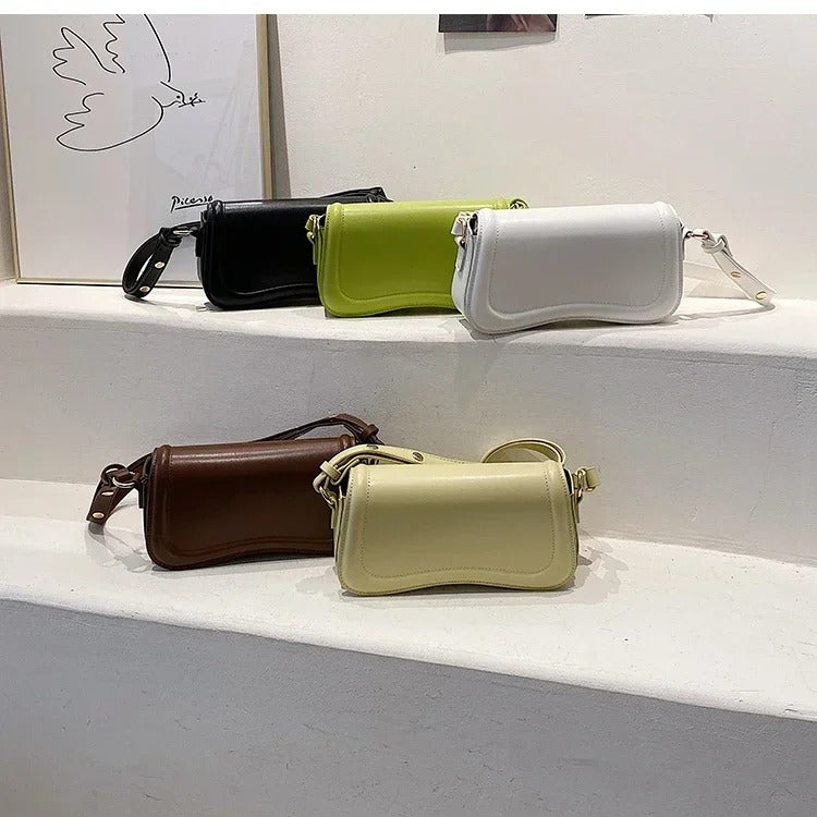 Torebka na ramię Cadence Wavy Flap z wegańskiej skóry