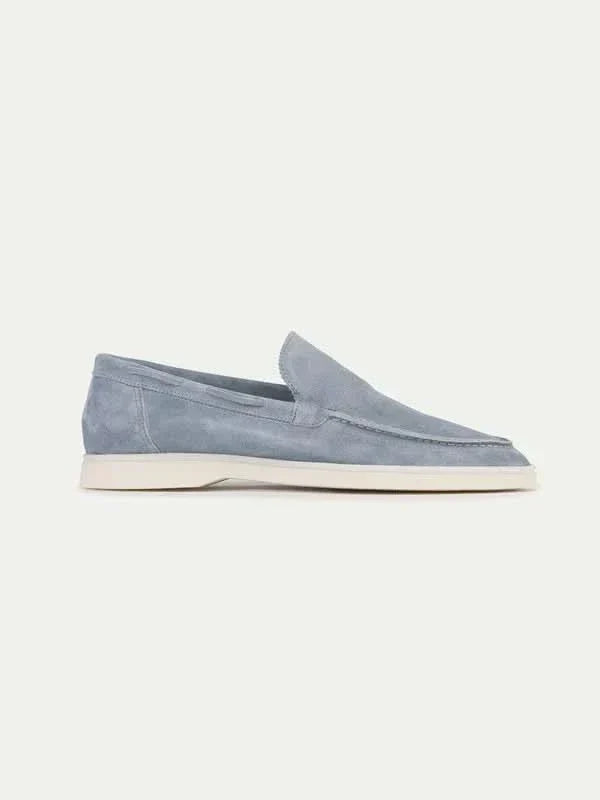 Klasyczne zamszowe mokasyny w kolorze baby blue